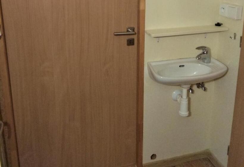 דירת חדר, Chaty Pod Sokolím Hřbetem