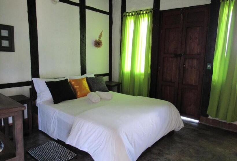 标准间带阳台, Coffee Tree Boutique Hostel