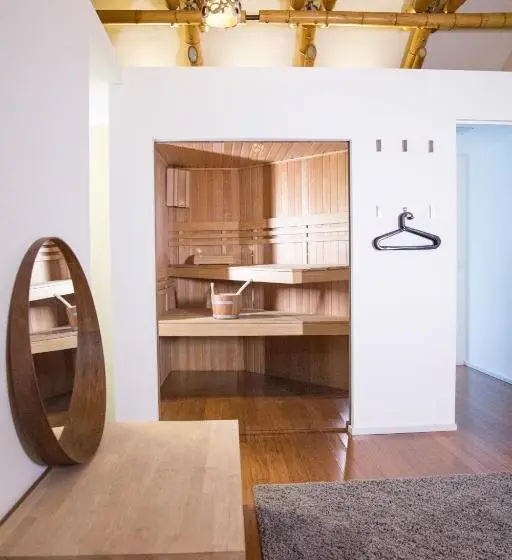 デラックスルーム, Bnb Nest