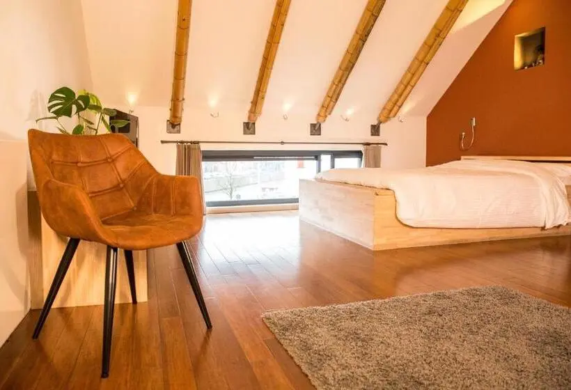 デラックスルーム, Bnb Nest