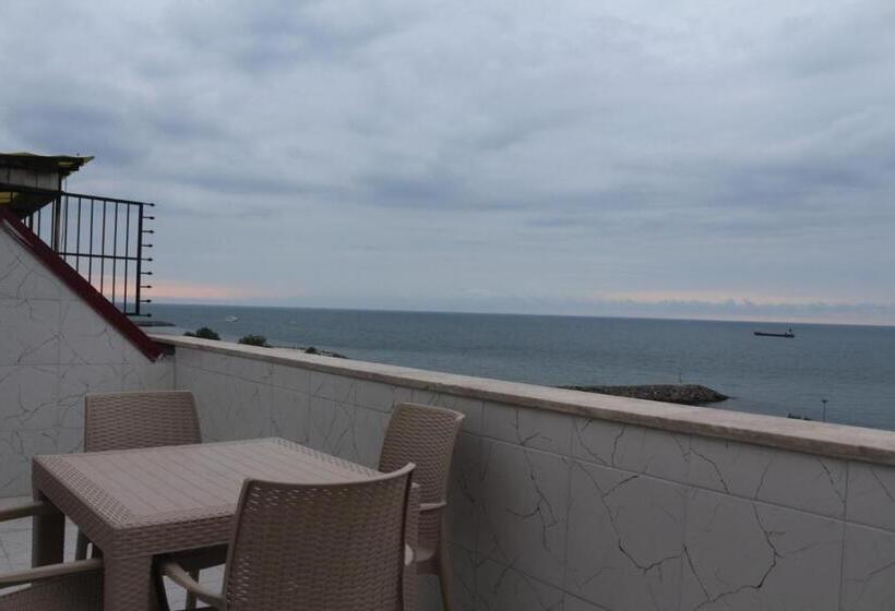 غرفة ديلوكس مطلّة علي البحر مزوَّدة بشُرفة, Alarga Premier Otel