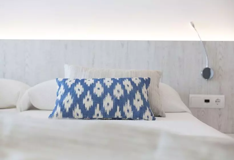آپارتمان 1 خوابه با چشم‌انداز جانبی دریا, Apartamentos Ses Roquetes