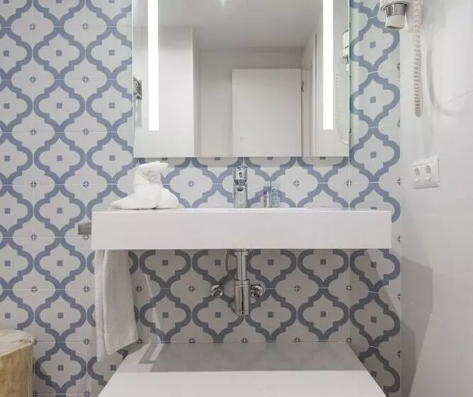 آپارتمان 1 خوابه با چشم‌انداز جانبی دریا, Apartamentos Ses Roquetes