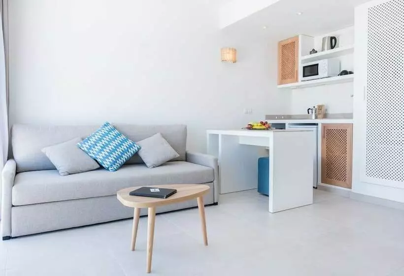 استودیوی استاندارد, Fergus Style Carema Beach
