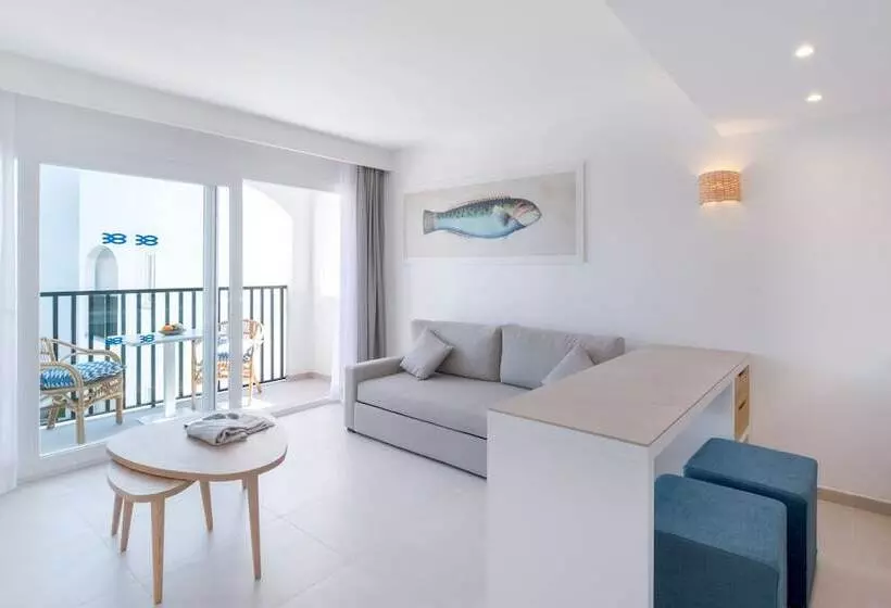 استودیوی استاندارد, Fergus Style Carema Beach