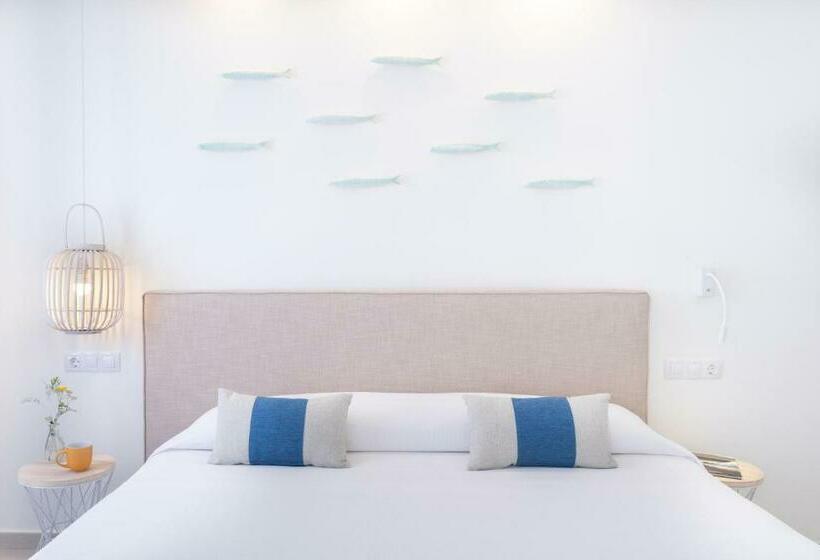 דירת חדר נוף לבריכה, Fergus Style Carema Beach