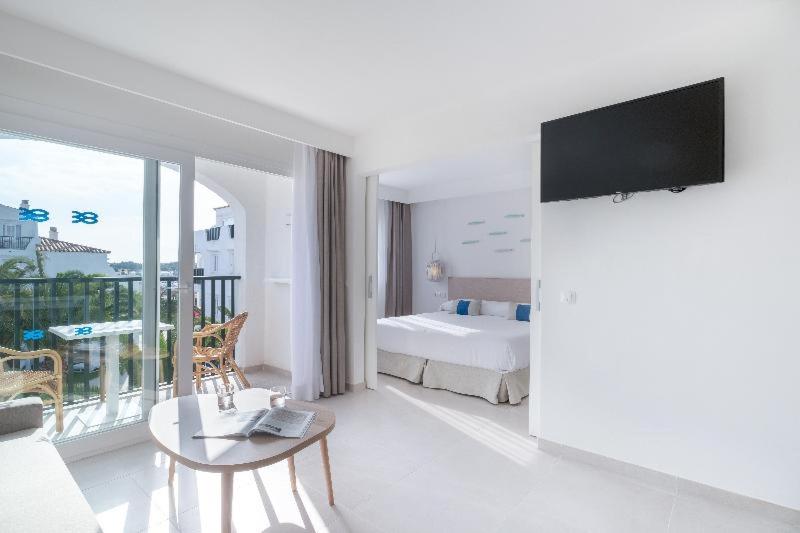 标准间, Fergus Style Carema Beach