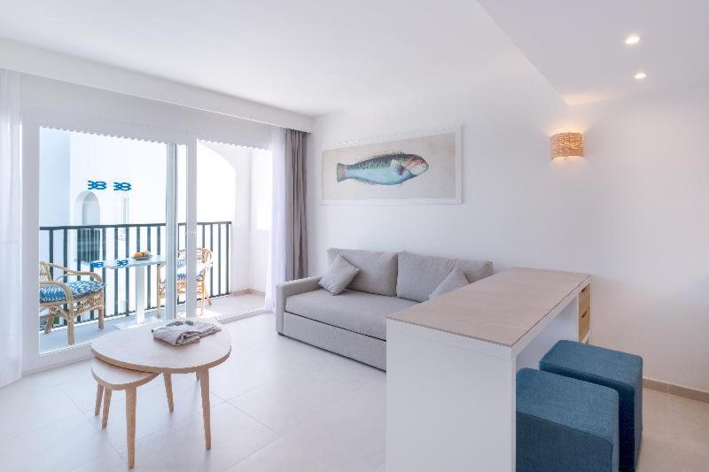标准间, Fergus Style Carema Beach