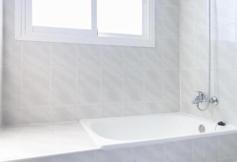 اتاق اکونومی, 4u Miranda - Adults Only