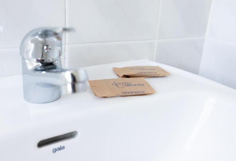 اتاق اکونومی, 4u Miranda - Adults Only