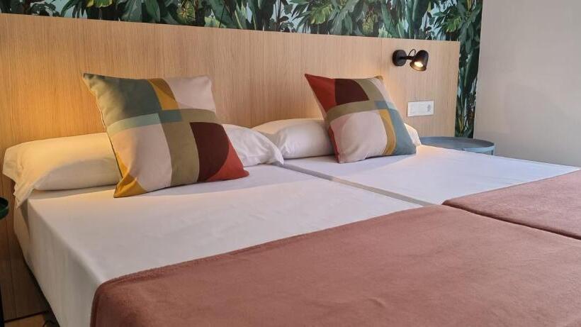 اتاق اکونومی, 4u Miranda - Adults Only