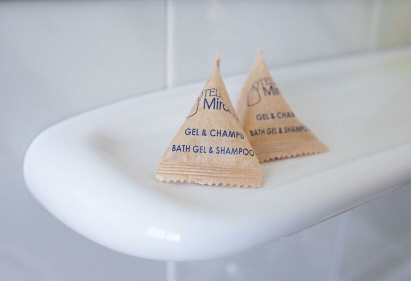 اتاق اکونومی, 4u Miranda - Adults Only