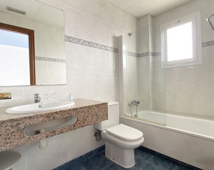 חדר סופריור, Clipper Affiliated By Fergus Youth Recommended