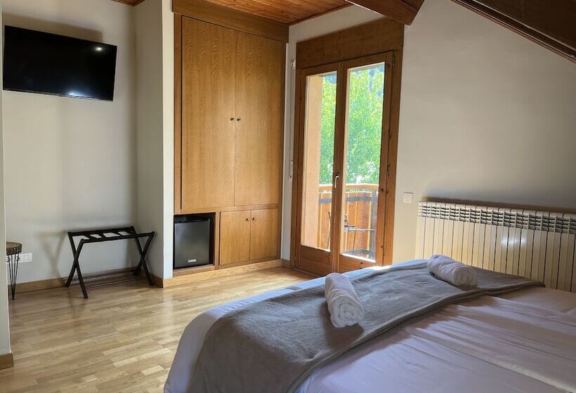 غرفة عائلية, Els Encantats