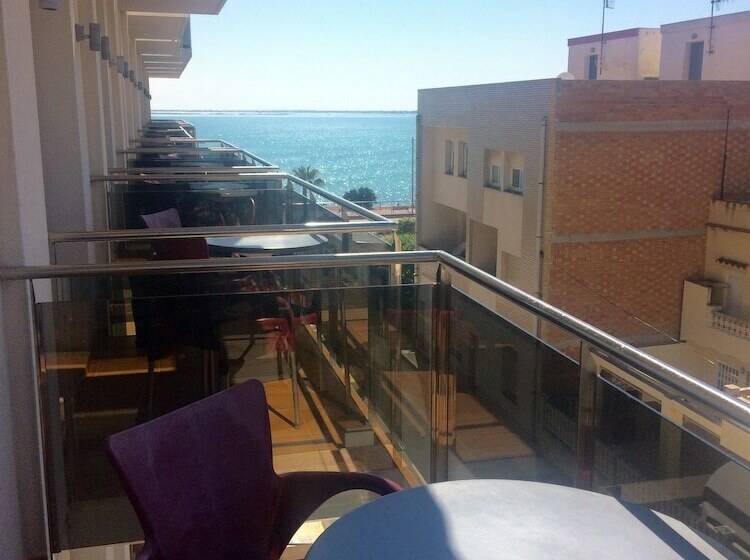 جناح جونيور, Flamingo