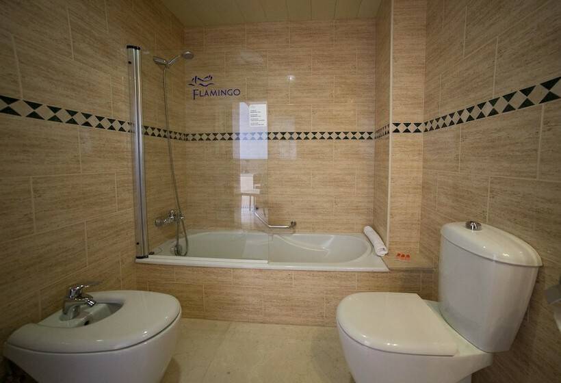 غرفة قياسية ثلاثية, Flamingo