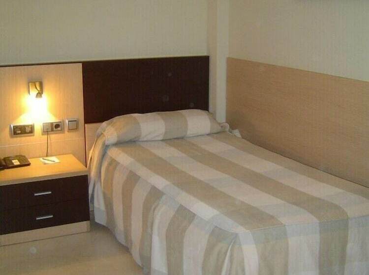 غرفة قياسية ثلاثية, Flamingo