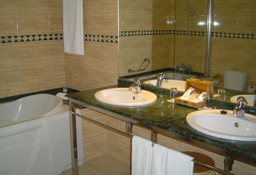 غرفة قياسية ثلاثية, Flamingo