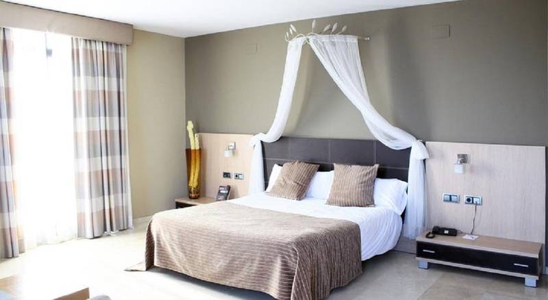 جناح جونيور, Flamingo