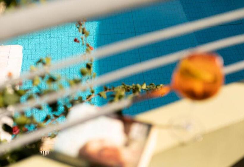 プールの見えるスーペリアルーム, La Piscine Art Hotel, Philian Hotels And Resorts