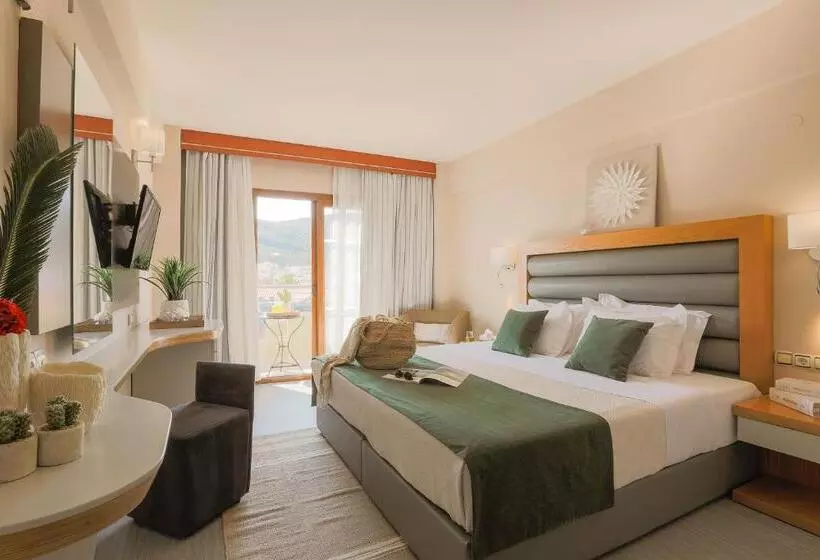 اتاق سوپریور با چشمانداز استخر, La Piscine Art Hotel, Philian Hotels And Resorts