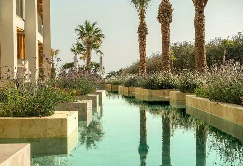 高级海景房, Mitsis Rinela