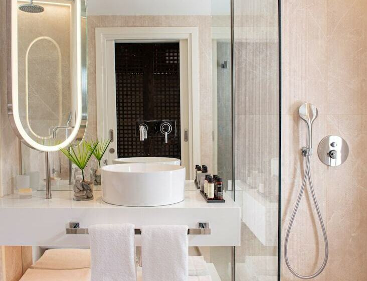 高级海景房, Mitsis Rinela