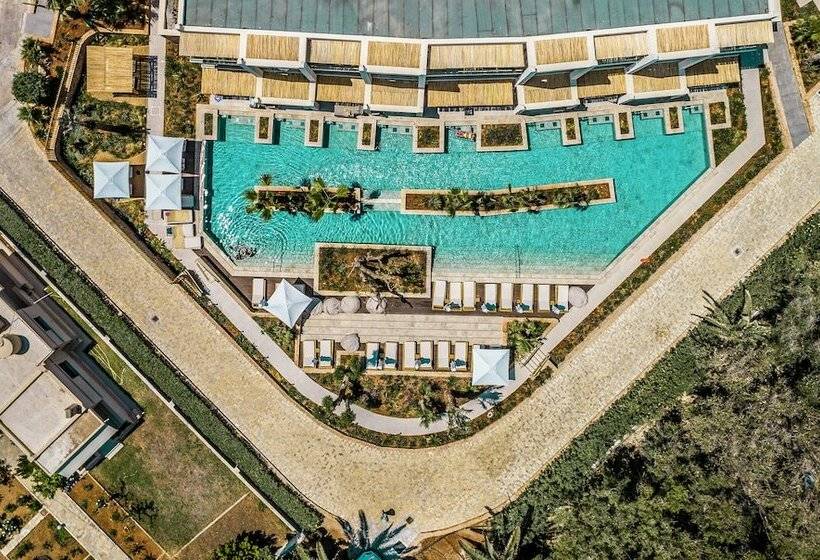 高级海景房, Mitsis Rinela