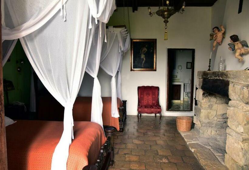 غرفة قياسية, Parador Museo Santa Maria