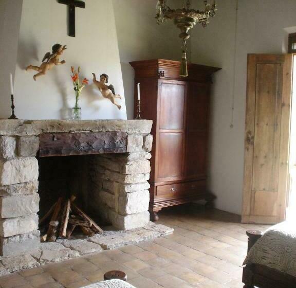 غرفة قياسية, Parador Museo Santa Maria