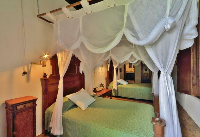 غرفة قياسية, Parador Museo Santa Maria