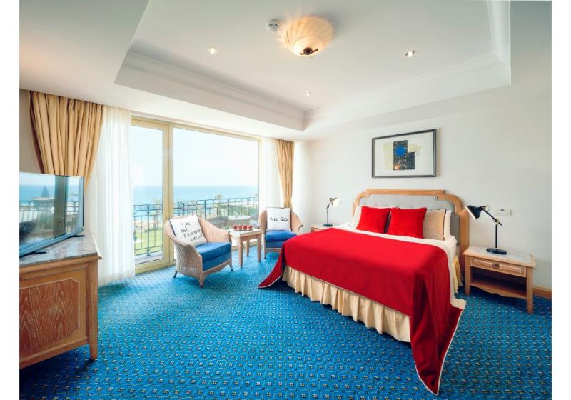 スタンダードルーム, The Norm Oriental