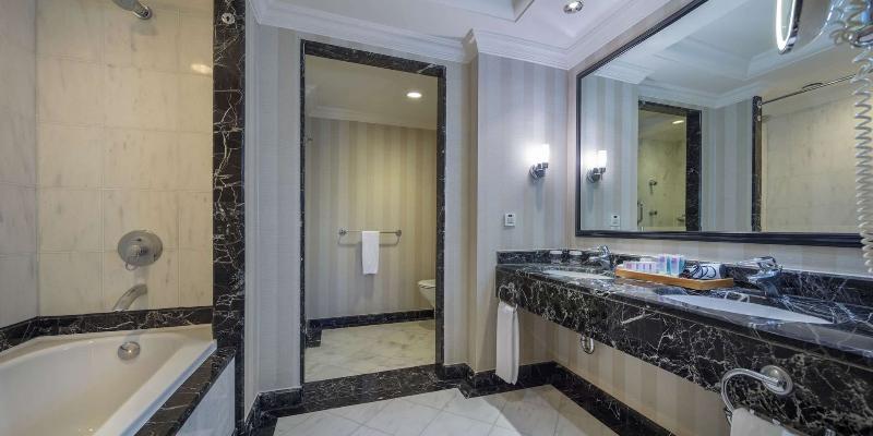 ジュニアスイート, The Norm Oriental