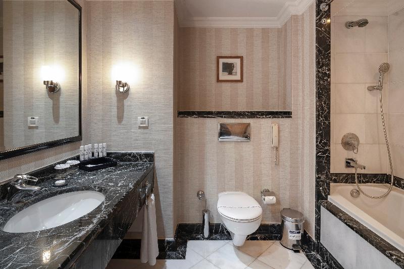 スタンダードルーム, The Norm Oriental