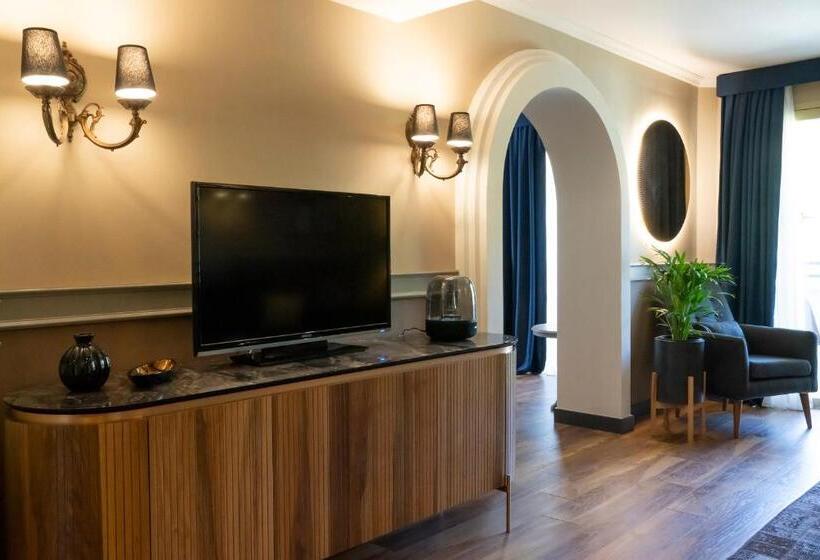 غرفة قياسية ثلاثية, Grand Cettia