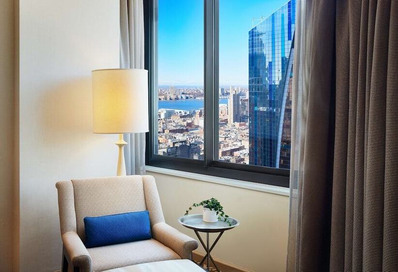 اتاق لوکس, Hilton New York Times Square