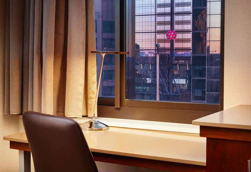 带大床的标准间, Hilton New York Times Square