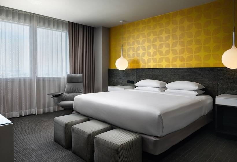 سوییت, Hyatt Regency Los Angeles International Airport