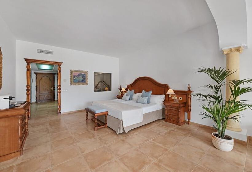 Люкс с Террасой, La Moraleja The Quiet Hotel   Adults Only