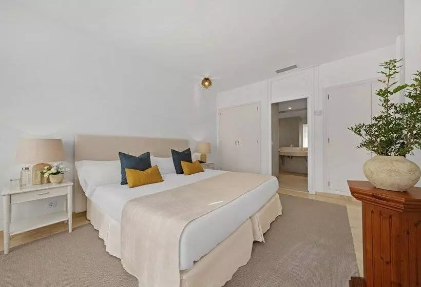 سوییت با چشم‌انداز استخر, La Moraleja The Quiet Hotel   Adults Only