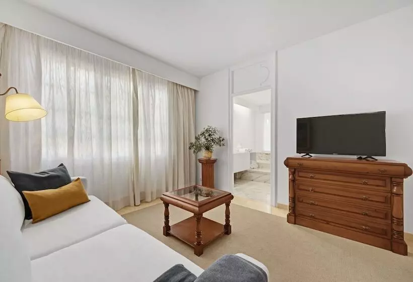 سوییت با چشم‌انداز استخر, La Moraleja The Quiet Hotel   Adults Only