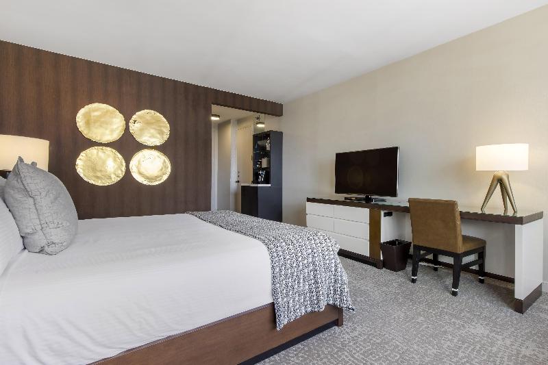 Номер Клуб Кровать Кинг, Omni Charlotte