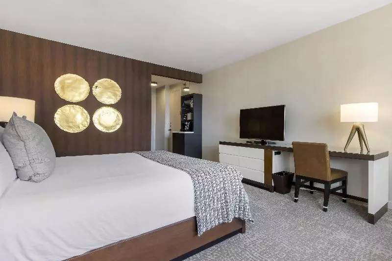 Club Room King Bed, Omni Charlotte
