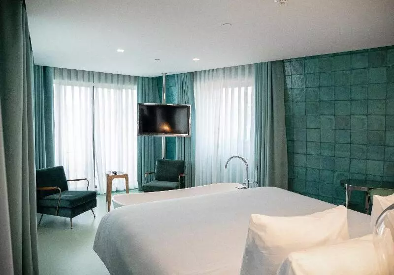 اتاق کلاب, Omni Charlotte