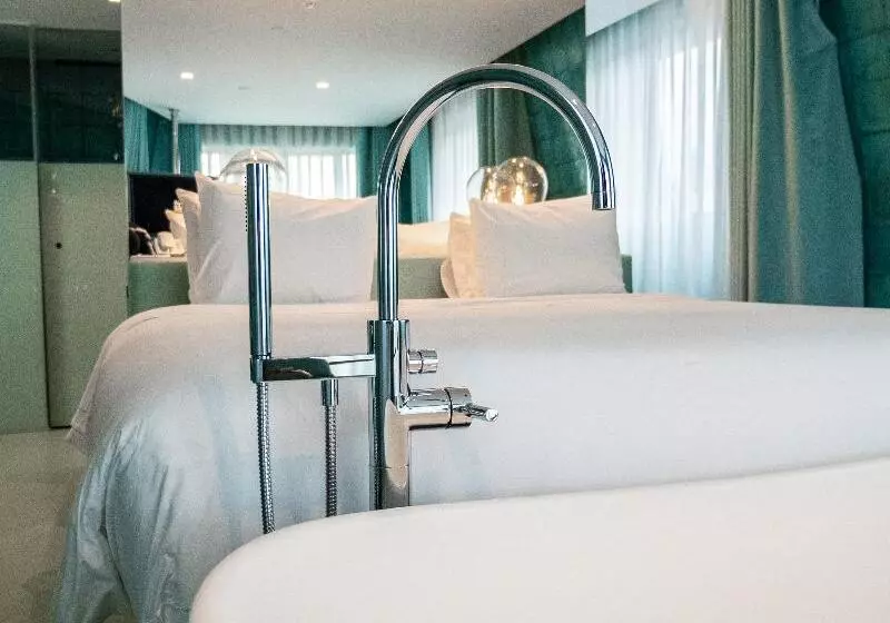 اتاق کلاب, Omni Charlotte