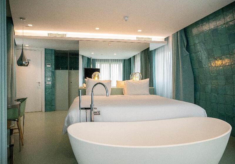 Номер Клуб, Omni Charlotte