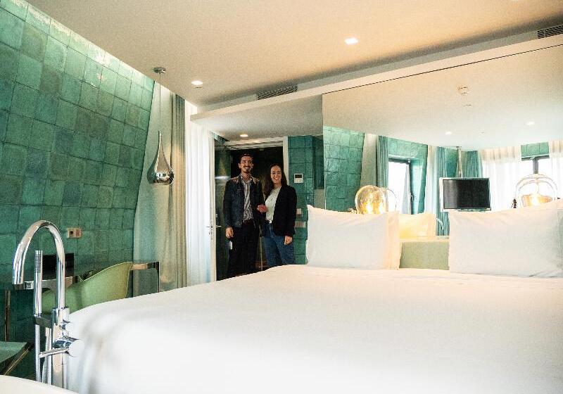 Номер Клуб, Omni Charlotte