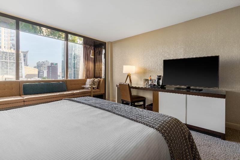 带大床的豪华间, Omni Charlotte