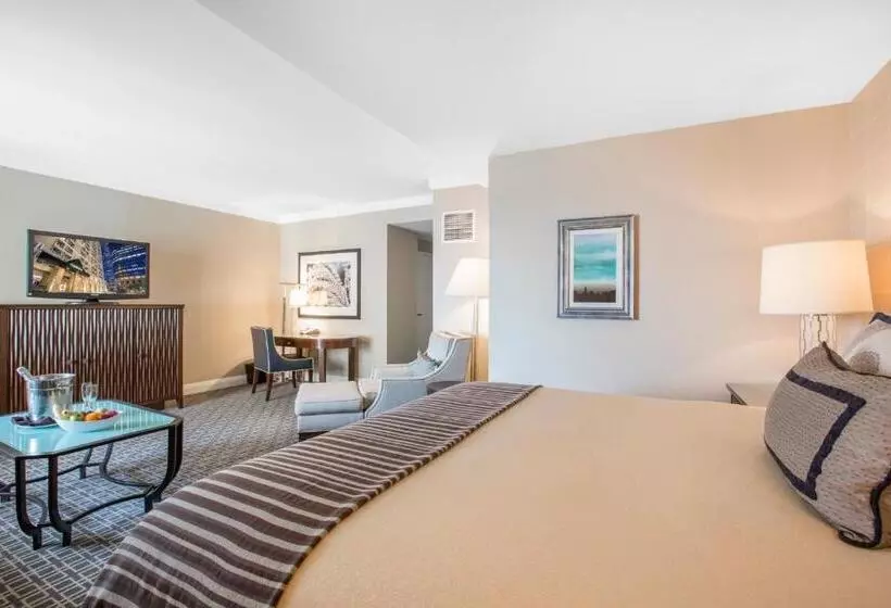 Club Room King Bed, Omni Los Angeles