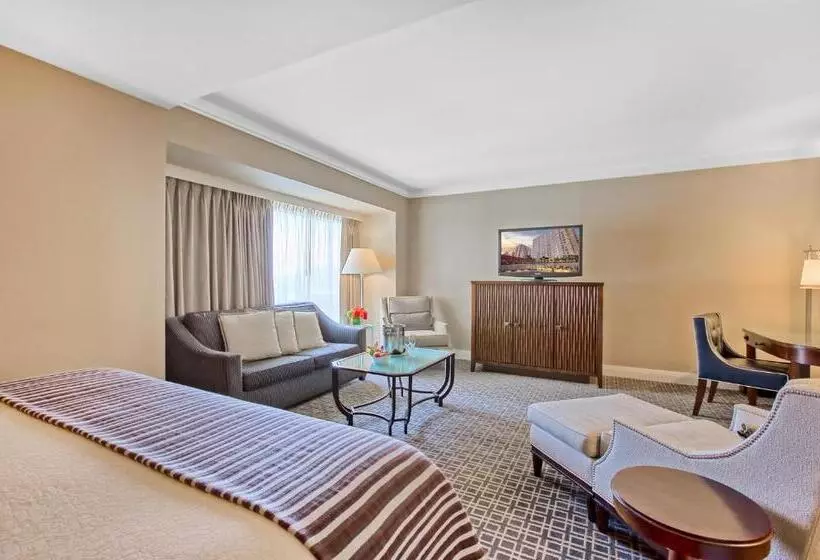 Club Room King Bed, Omni Los Angeles